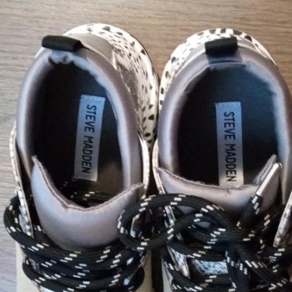 Steve Madden sneakers size 8 - Picture 3 of 5